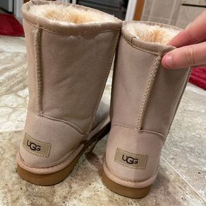 Ugg’s classic short ll